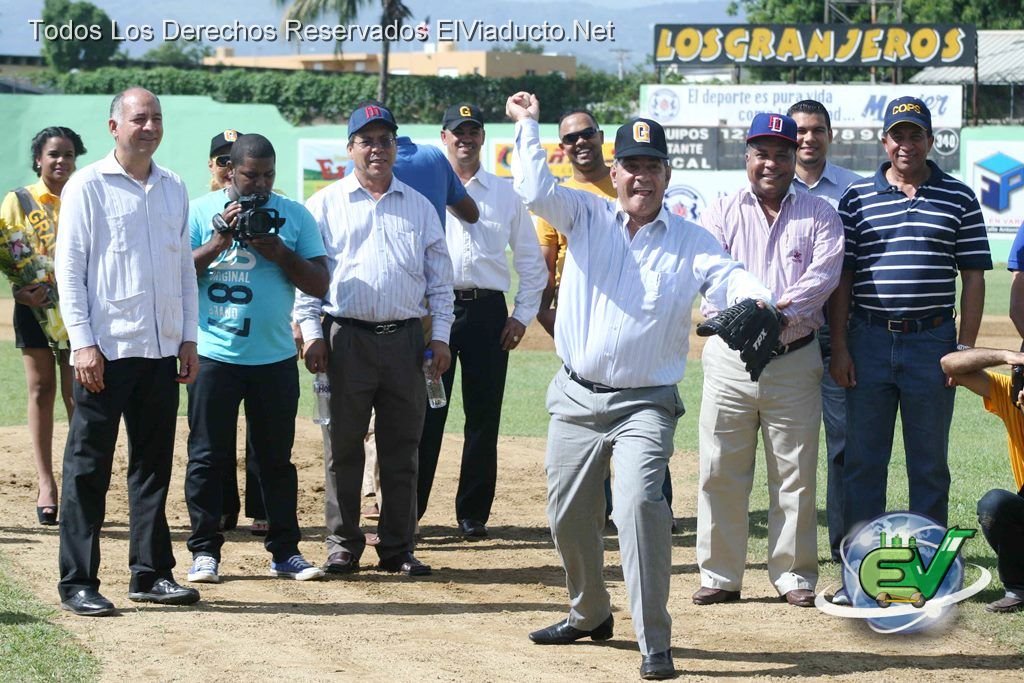 Lanzamiento primera bola - inauguración Liga Verano Dominicana